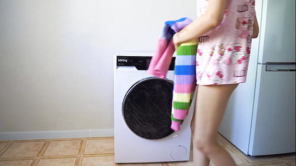 A girl stuck in a washing machine gets a creampie