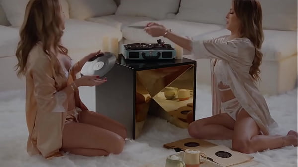 Strangers (Lesbian PMV)